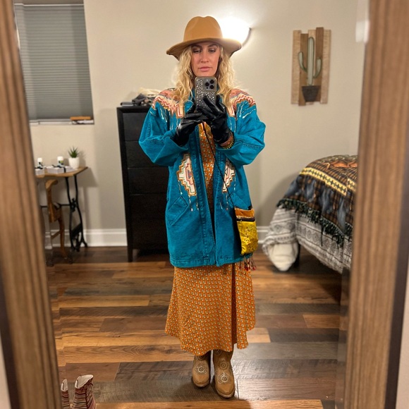 Meet your Posher, Jocelyn - Picture 2 of 2